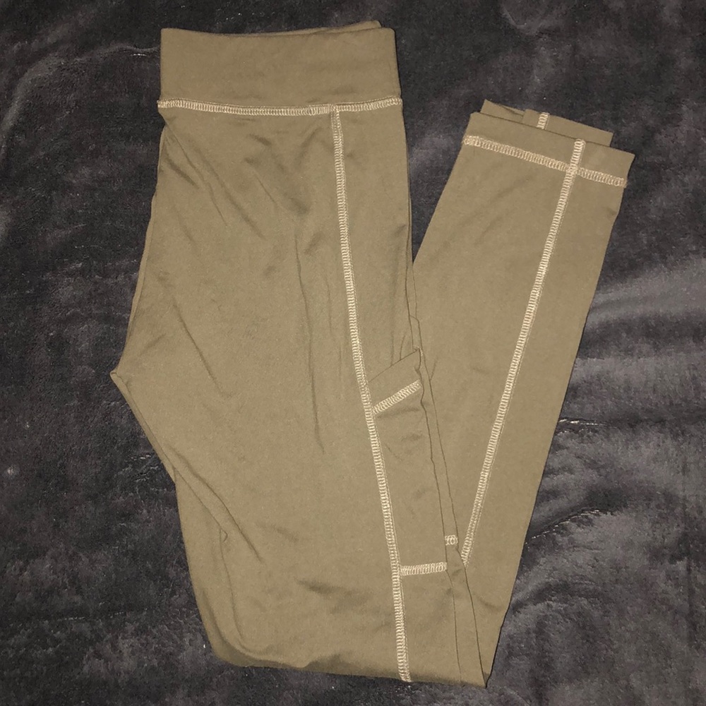 Olive green leggings with pockets!